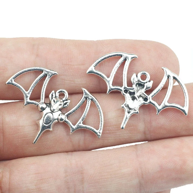 10pcs/lot 23*33mm Hollow Out Bat Charm Antique Silver Color DIY Holloween Neckalce Bracelet Jewelry Finding